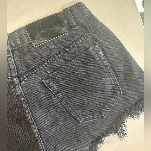 One Teaspoon Black Denim Frayed Shorts – Mid Rise Raw Hem SummerSize 26